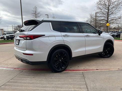 Used 2022 Mitsubishi Outlander SE image 5