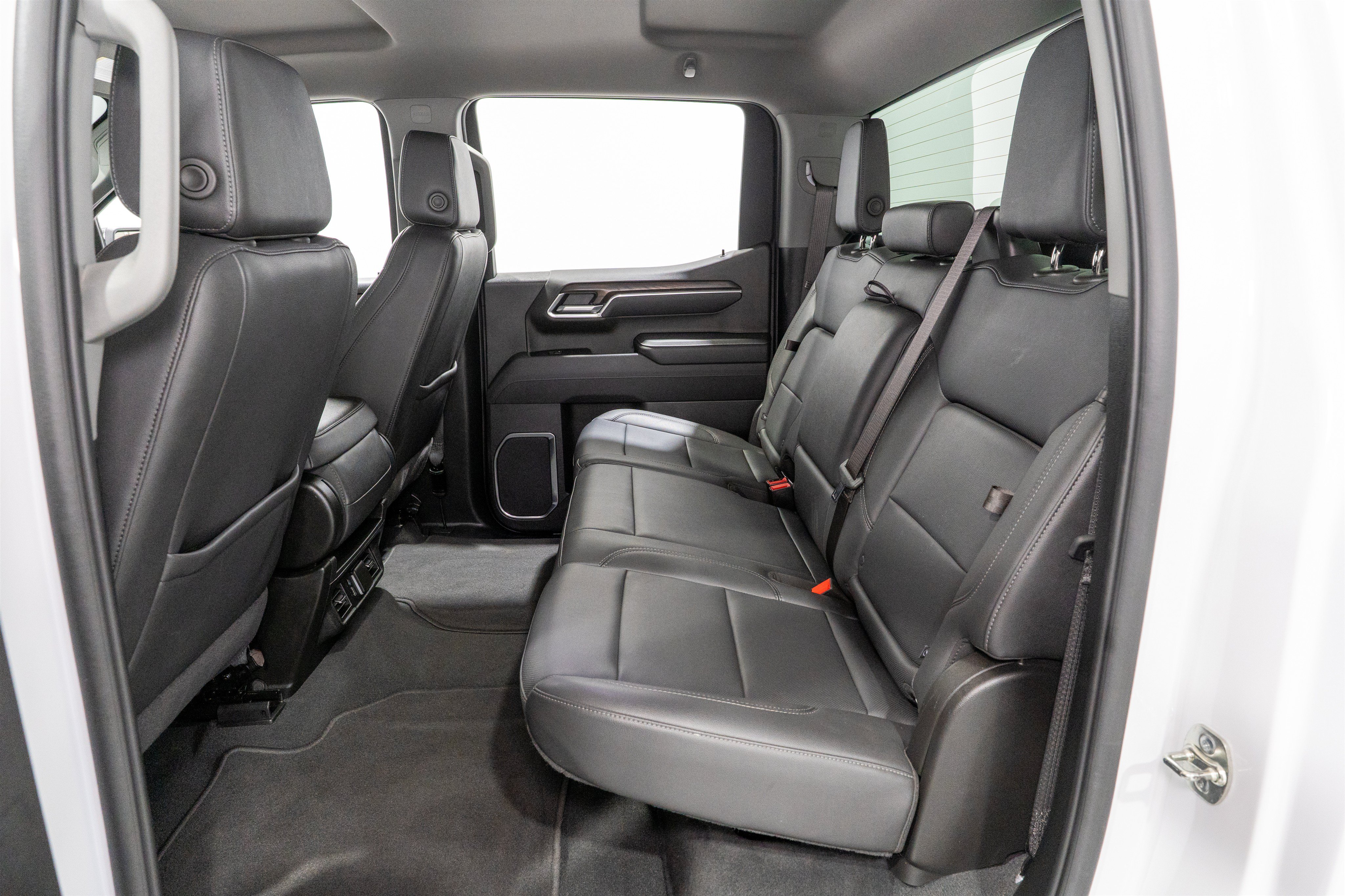 Used 2025 GMC Sierra 1500 SLT AWD/4WD image 29
