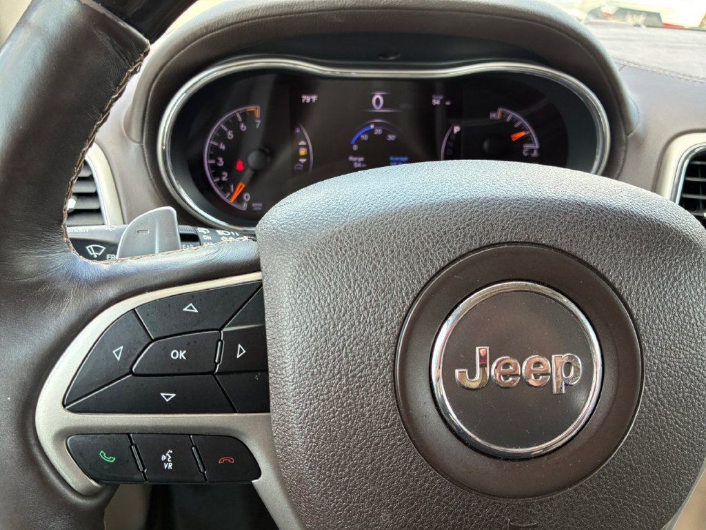 Used 2017 Jeep Grand Cherokee Overland w/ Jeep Active Safety Group RWD image 11