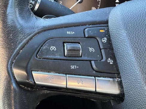 Certified 2022 Cadillac XT4 Luxury w/ Cold Weather Package image 9