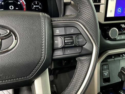 Used 2025 Toyota Tundra Limited AWD/4WD image 13