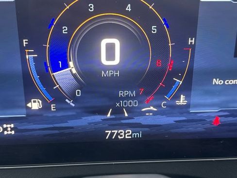 Used 2025 Chevrolet Traverse RS image 19