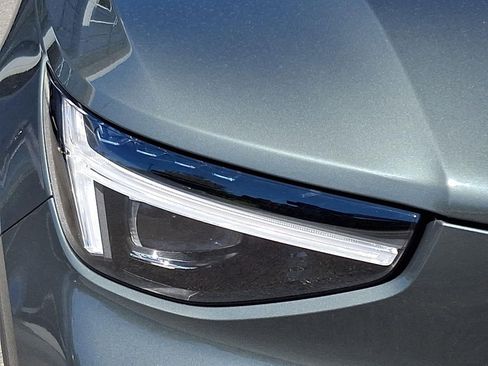Certified 2026 Volvo XC40 B5 Plus AWD/4WD image 9