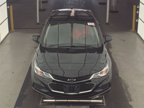 Used 2018 Chevrolet Cruze LT w/ Convenience Package image 2