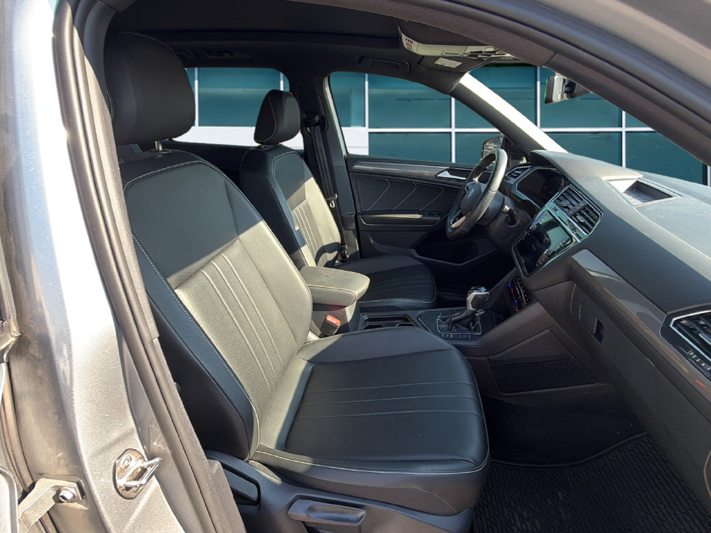 Used 2023 Volkswagen Tiguan SE R-Line FWD image 15