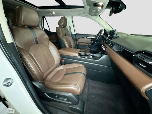 Used 2024 Honda Pilot Elite image 22