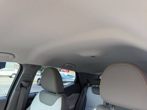 Used 2023 Chevrolet Bolt EUV Premier FWD image 18