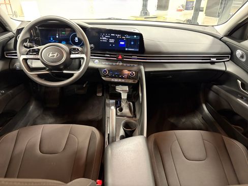 Used 2024 Hyundai Elantra SEL FWD image 28