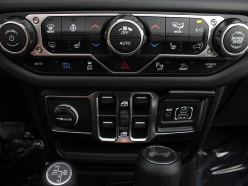 Used 2025 Jeep Wrangler Unlimited Sahara w/ Safety Group AWD/4WD image 6