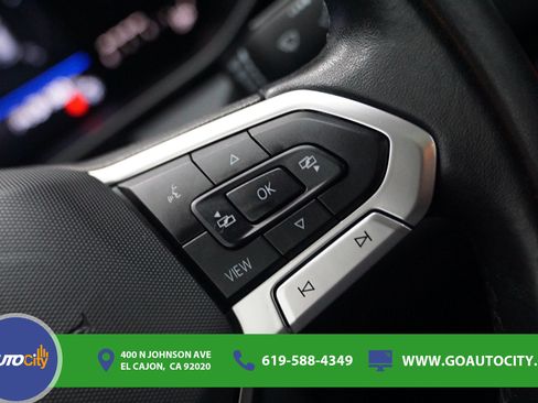 Used 2025 Volkswagen Jetta SE FWD image 22
