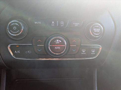 Used 2021 Jeep Cherokee Trailhawk w/ Technology Group image 14