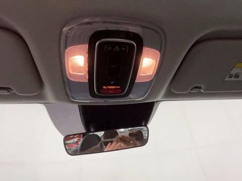 Used 2025 Hyundai Elantra SEL FWD image 39
