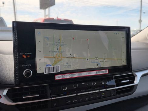 Used 2025 Toyota Sienna XLE w/ XLE Plus Package image 16