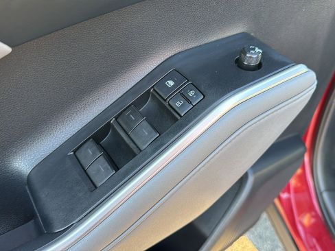 Certified 2020 Toyota Highlander XLE image 29