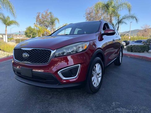Used 2016 Kia Sorento FWD w/ LX Convenience Package image 2