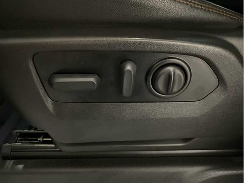 Used 2022 GMC Sierra 1500 AT4 w/ AT4 Preferred Package image 11