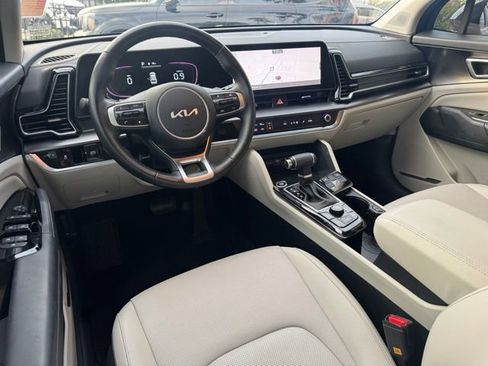 Certified 2025 Kia Sportage EX image 15
