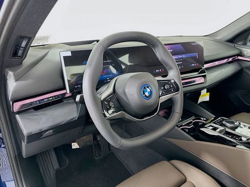 New 2026 BMW i5 eDrive40 w/ Premium Package image 9