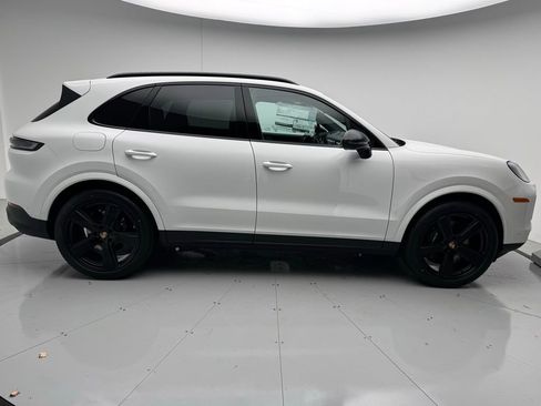 Used 2025 Porsche Cayenne image 24