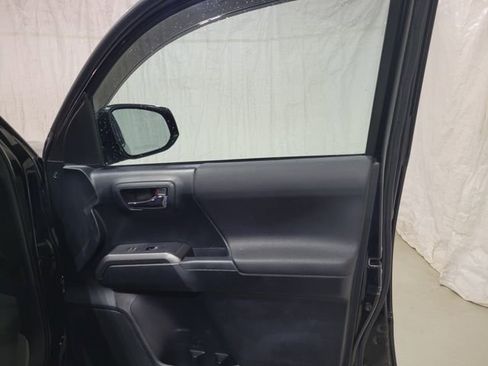 Used 2016 Toyota Tacoma TRD Sport w/ Towing Package image 52