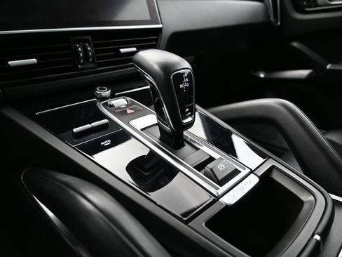 Used 2020 Porsche Cayenne Turbo AWD/4WD image 16