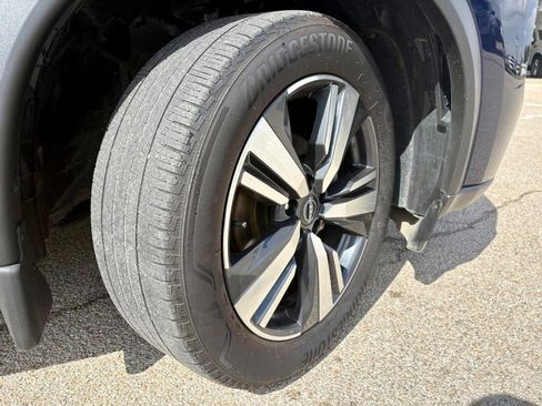 Used 2024 Nissan Rogue SL w/ SL Premium Package image 10