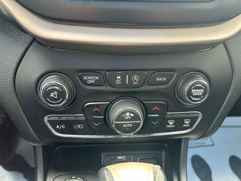 Used 2015 Jeep Cherokee Limited w/ Trailer Tow Group AWD/4WD image 27