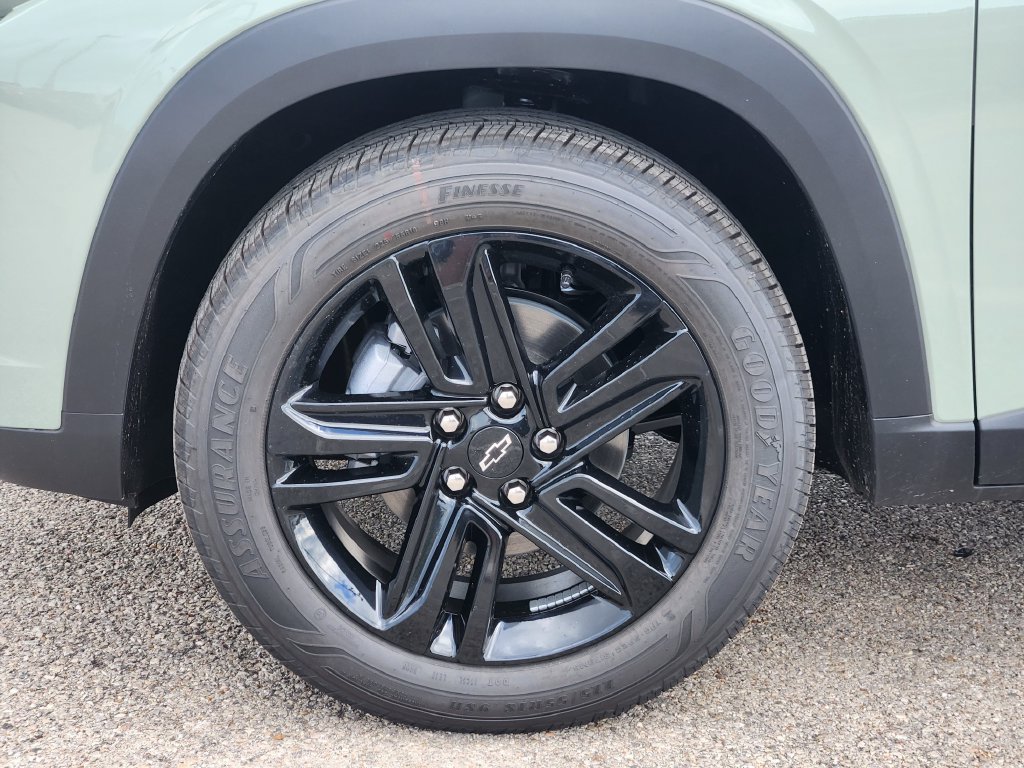 New 2026 Chevrolet Trax ACTIV w/ Sunroof Package FWD image 8