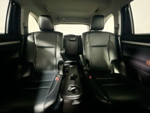 Used 2018 Toyota Highlander XLE FWD image 33