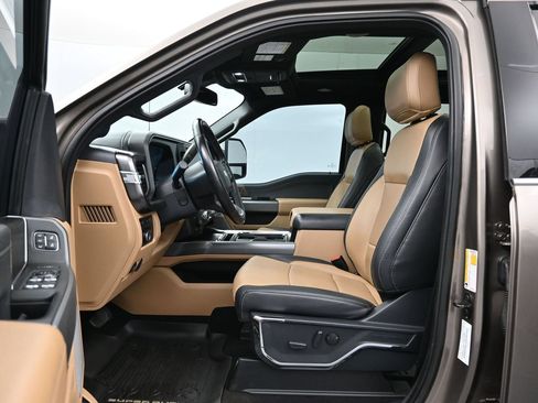 Used 2023 Ford F250 Lariat w/ Lariat Ultimate Package AWD/4WD image 9