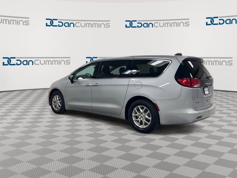 Used 2023 Chrysler Voyager LX image 6