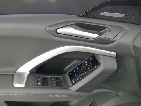 Certified 2025 Audi Q5 2.0T Premium Plus w/ Premium Plus image 11