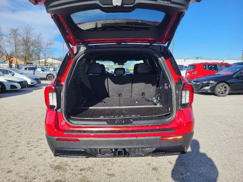 Used 2025 Ford Explorer ST-Line w/ ST-Line Street Pack image 14