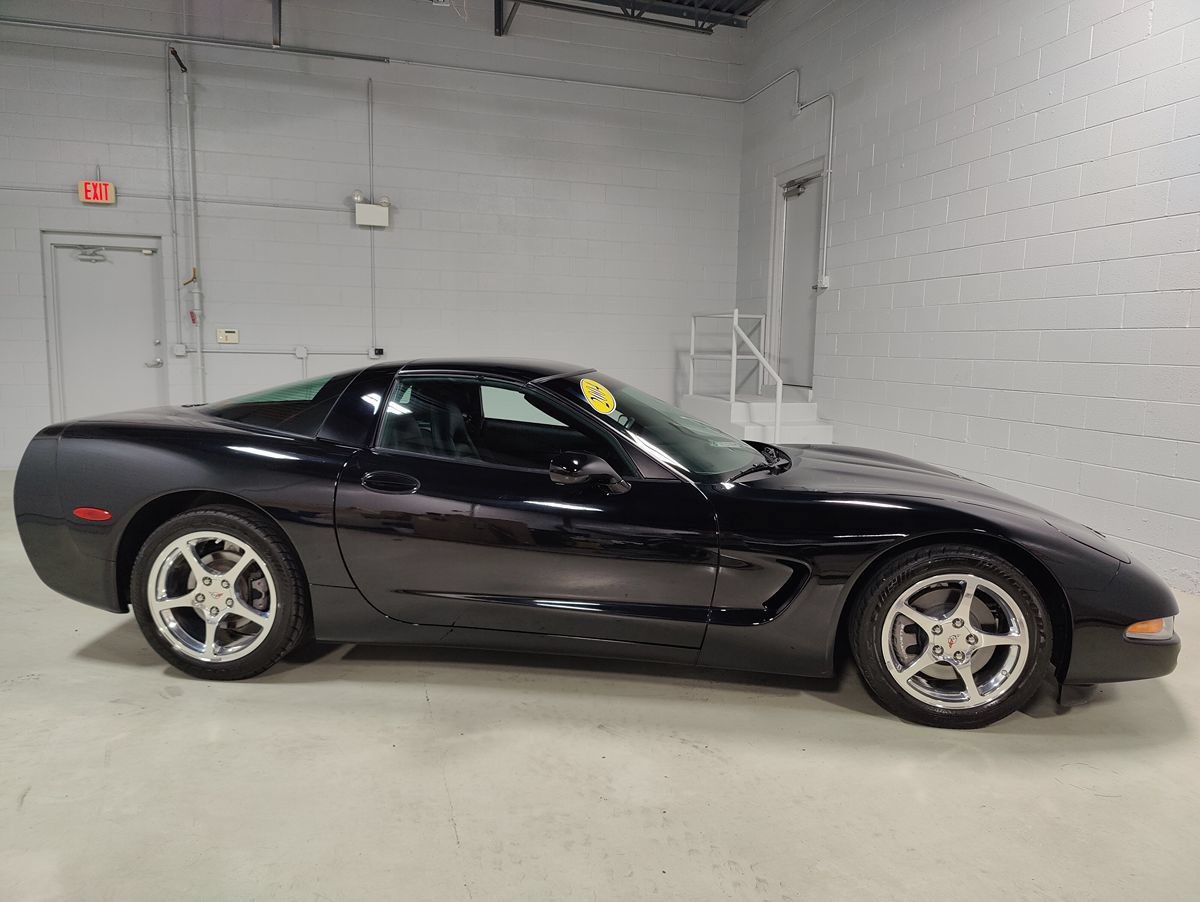 Used 2004 Chevrolet Corvette Coupe w/ Preferred Equipment Group RWD image 6