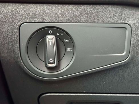 Used 2022 Volkswagen Tiguan SE R-Line image 21