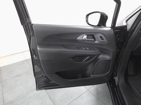 New 2026 Chrysler Pacifica Select image 8