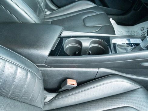 Used 2025 Hyundai Elantra Limited image 40