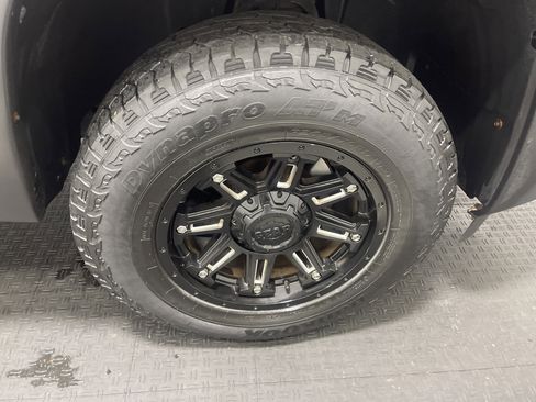 Used 2011 Chevrolet Silverado 1500 W/T image 18