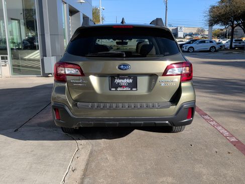 Used 2018 Subaru Outback 2.5i Premium image 9