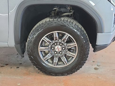 Used 2024 GMC Sierra 1500 AT4 w/ Technology Package image 9