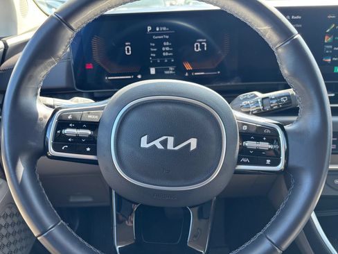 Used 2026 Kia Carnival FWD image 30
