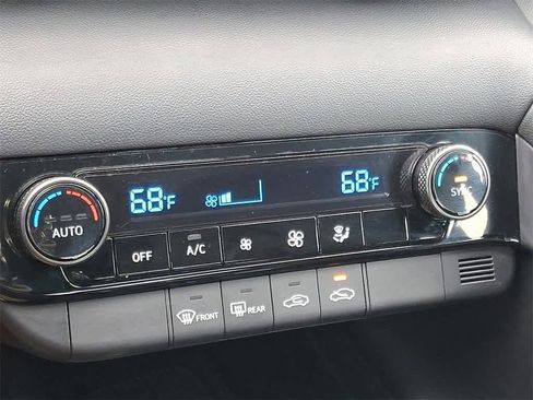 Certified 2025 Hyundai Elantra Sport image 12