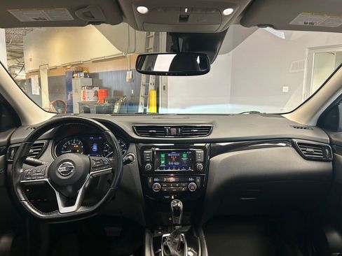 Used 2021 Nissan Rogue Sport SL w/ Premium Package image 10