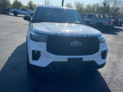 Used 2025 Ford Explorer ST-Line w/ ST-Line Street Pack AWD/4WD image 8
