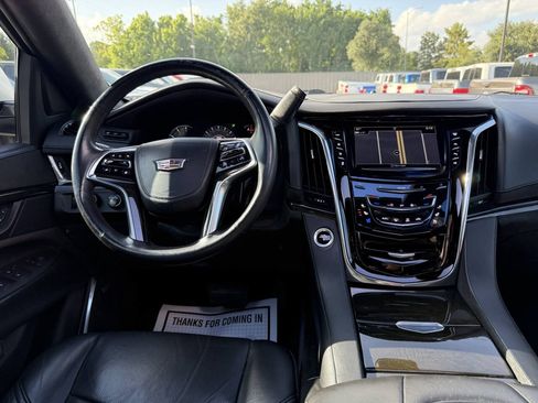 Used 2017 Cadillac Escalade Platinum AWD/4WD image 25