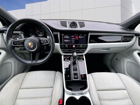 Used 2022 Porsche Macan image 14