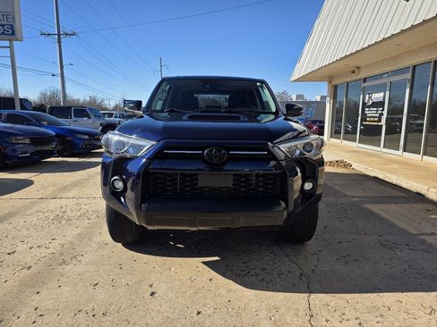 Used 2021 Toyota 4Runner Venture w/ Moonroof Package image 2