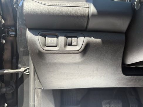 Certified 2023 GMC Acadia SLE image 24