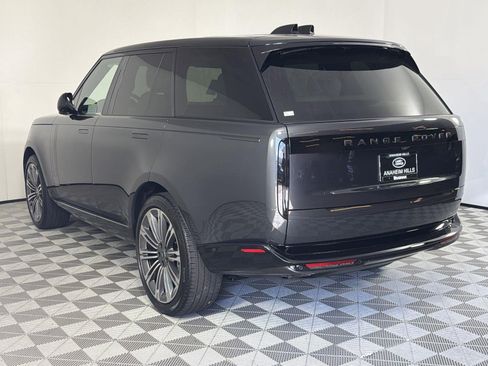 New 2025 Land Rover Range Rover SE image 3