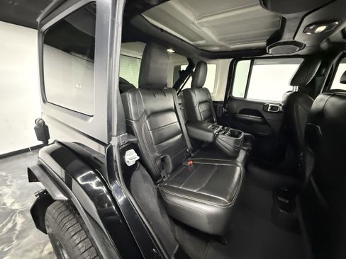 Used 2018 Jeep Wrangler Unlimited Sahara w/ Uconnect 4C Nav & Sound Group AWD/4WD image 24